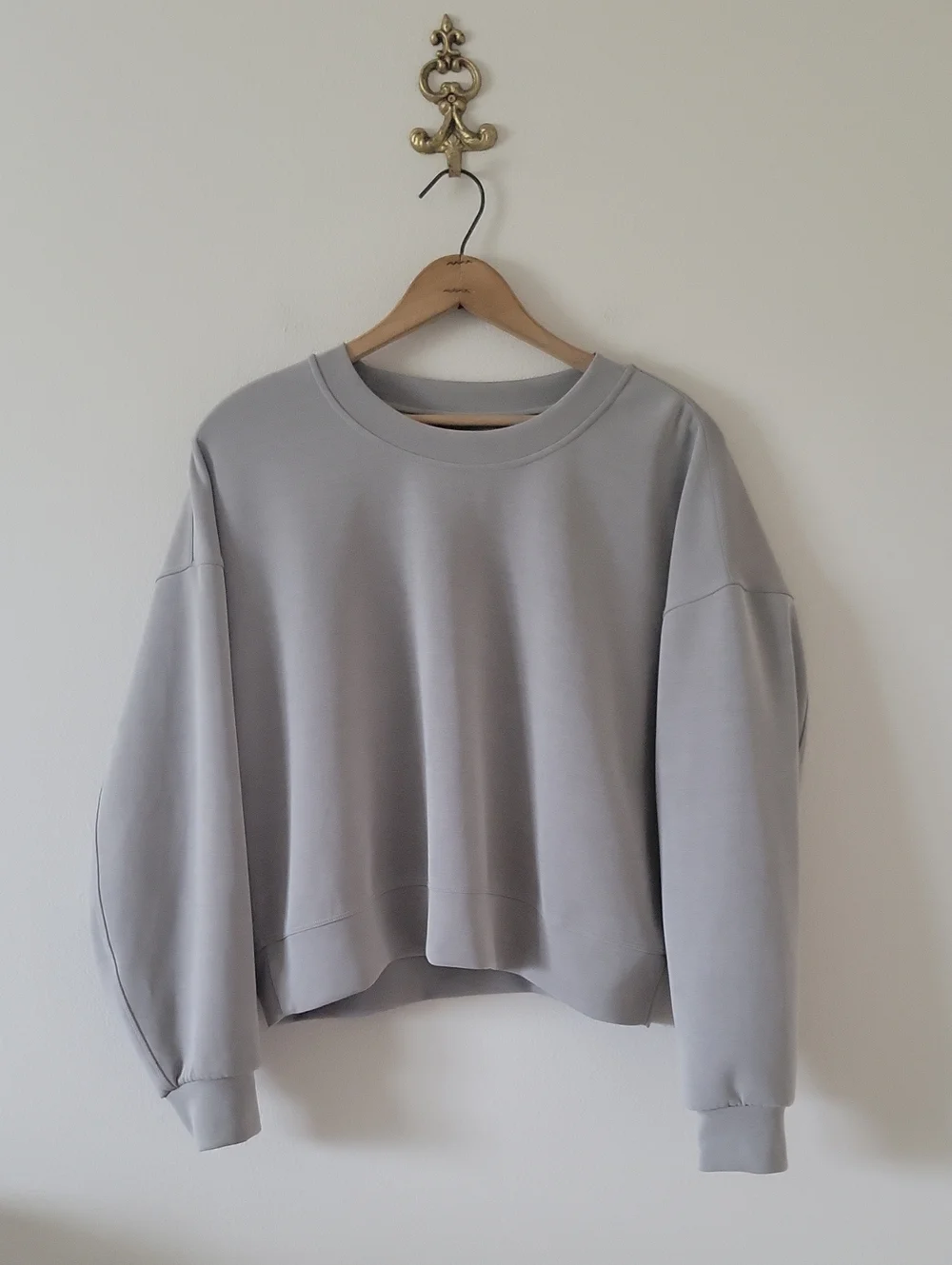 Lululemon Grey Sage Perfectly Oversized Cropped Crew Softstreme Size 8